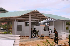 A bustling construction scene is recorded at four residential building sites under the “Quang Trung Campaign” in Lam Dong province's D’ran commune in the final days of 2025 (Photo: VNA)