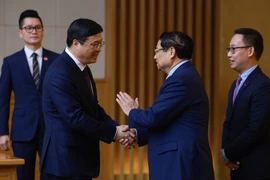 Prime Minister Pham Minh Chinh (second, right) receives Wei Tao, member of the Communist Party of China Central Committee, Deputy Secretary of the Party Committee and Chairman of the Guangxi Zhuang Autonomous Region, on November 27. (Photo: VNA)