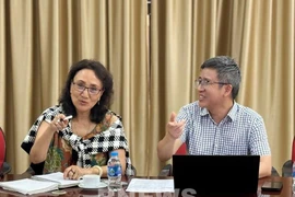 Bagie Sherchand, Director of Strategic Partnerships and Alliances at the National Cooperative Business Association – CLUSA International (left) and Ngo Xuan Nam, Deputy Director of the Vietnam Sanitary and Phytosanitary Notification Authority and Enquiry Point at a working session in Hanoi on June 5. (Photo: VNA)