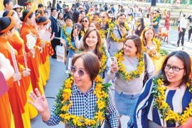 Da Nang welcomes the first group of foreign tourists to Hoi An in early 2026 (Photo: nhandan.vn)