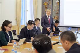 Prof. Dr. Sci. Nguyen Xuan Thinh of TU Dortmund University, who is also Acting President of the Union of Vietnamese Associations in Germany and Chairman of the Vietnam–Germany Innovation Network (VGI), speaks at the event. (Photo: VNA)