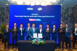 Delegates from the two companies at the signing ceremony. (Photo courtesy of the organiser)