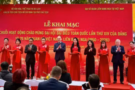 Delegates cut the ribbon to inaugurate the series of activities celebrating the 14th National Party Congress. (Photo: VNA)
