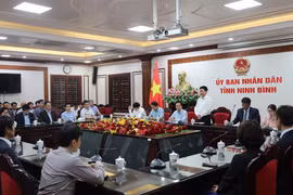 At the working session (Photo: VNA)