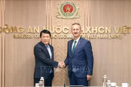 Minister of Public Security General Luong Tam Quang (L) and Haluk Görgün, President of the Turkish Defence Industry Agency, in Hanoi on October 14. (Photo: VNA)
