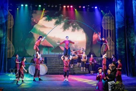 The circus-traditional Vietnamese opera performance "Tran Nhan Tong" combines various art forms (Illustrative image. (Source: VNA)