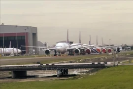Aircraft park at Bangkok Suvarnabhumi Airport in Bangkok, Thailand. (Photo: AFP/VNA)