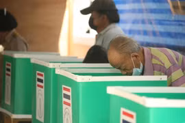 People use privacy-protecting cubicles to mark their ballots in the 2022 gubernatorial elections, at a polling station on Phahon Yothin Road. Thai nationals will vote in the general election and charter referendum on February 8, 2026. (Photo: Bangkok Post)