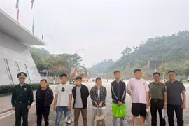 Lang Son provincial authorities on March 30, 2026, deported six Chinese nationals found to have entered Vietnam illegally. (Photo: Lang Son Police)