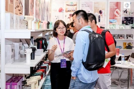 Visitors listen to advice on household appliance products. (Photo: VNA)
