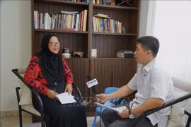 Prof. Ruhanas Harun from the Department of International Relations under the National Defence University of Malaysia (UPNM) (L) in an interview with the Vietnam News Agency’s correspondent in Kuala Lumpur. (Photo: VNA)
