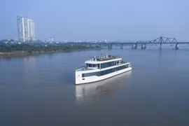 A tourist boat on the Red River (Photo: VNA)