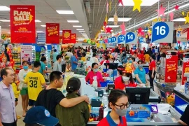 At a supermarket in HCM City (Photo: VNA)