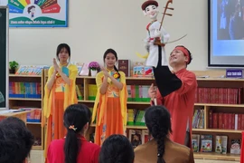 Unlike water puppetry, which requires a dedicated water stage, original “dry” puppetry can be performed anywhere. (Photo: VietnamPlus)