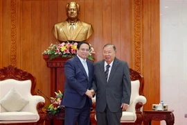 PM Pham Minh Chinh meets with former Party General Secretary and former President of Laos Bounnhang Vorachit in Vientiane on January 10. (Photo: VNA)