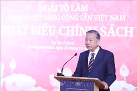Party General Secretary To Lam delivers a policy address to professors, lecturers, researchers, students and friends of Vietnam at the University of Oxford on the afternoon of October 28 (Photo: VNA)