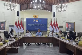 Indonesian officials introduce the national Carbon Unit Registry System (SRUK) at a press conference in Jakarta on July 30. (Photo: VNA)