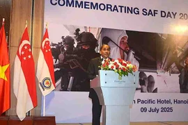 Singaporean Ambassador to Vietnam Jaya Ratnam speaks at the reception. (Photo: qdnd.vn)