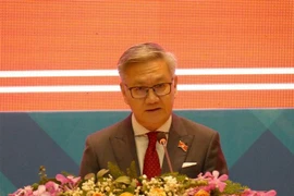 Lao Minister of Foreign Affairs Thongsavanh Phomvihane speaks at the press conference announcing the outcomes of the congress. (Photo: VNA)