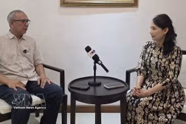 Senior Coordinator at the Indonesian Institute for Defence and Strategic Studies (LESPERSSI) Beni Sukadis (L) grants an interview to the Vietnam News Agency. (Photo: VNA)