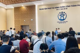 At Dong Anh communal public administration service centre (Photo: VNA)