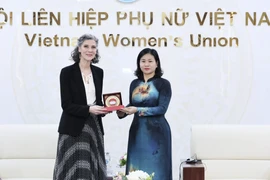 Nguyen Thi Tuyen (R), Vice President of the VFF Central Committee and President of the Vietnam Women's Union, and Ramla Khalidi, UNDP Resident Representative in Vietnam, at their meeting in Hanoi on December 10 (Photo: VNA)