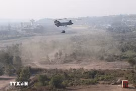 Aircraft drop disaster relief supplies during VINBAX 2024. (Photo: VNA)