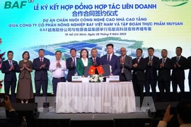 At the signing ceremony between BAF Vietnam Agriculture Joint Stock Company and China’s Muyuan Foods Co. Ltd in Ho Chi Minh City on September 28. (Photo: VNA)
