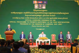 An overview of the launching ceremony of a special programme to promote investment in the four Northeastern provinces of Cambodia. (Photo: VNA)