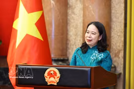 Vice State President Vo Thi Anh Xuan speaks at the meeting on April 27 with 101 outstanding grassroots trade union chairpersons recognised for achievements in workplace dialogue and collective bargaining during 2023-2025 (Photo: VNA)