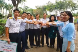 At a ceremony to donate 100,000 trees to the Naval Region 4 (Photo: HANE)