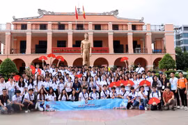 Young OVs visit Nha Rong wharf in Ho Chi Minh City (Photo: VNA)
