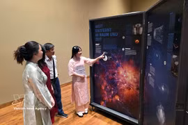 Visitors tour the science exhibition "Universe. Human. Intelligence." (UMI), which is opened at the Da Nang Museum on May 18, 2026. (Photo: VNA)