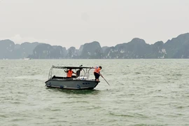 Rescuers search for missing people in the tragic capsizing of the Vinh Xanh 58 tourist boat on July 19 in Ha Long Bay, the northeastern province of Quang Ninh. (Photo: tienphong.vn)