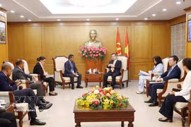 A view of the meeting between Nguyen Thanh Nghi, Politburo member, Secretary of the Communist Party of Vietnam (CPV) Central Committee and Chairman of the CPV Central Committee’s Commission for Policies and Strategies, and a delegation of Timor-Leste’s National Congress for Timorese Reconstruction (CNRT), led by its First Deputy Secretary-General Jacinto Rigoberto Gomes de Deus, in Hanoi on June 9. (Photo: VNA)