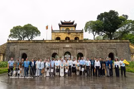 Delegates attending the ASEAN City Leaders Conference 2026 visit the Imperial Citadel of Thang Long on June 9. (Photo: VNA)
