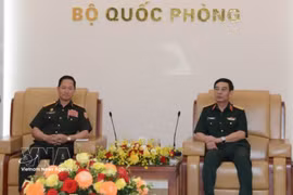 Deputy Prime Minister and Minister of National Defence General Phan Van Giang (R) receives his Lao counterpart General Khamliang Outhakaysone in Hanoi on June 9. (Photo: VNA)