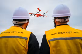 The pilot model is expected to significantly shorten the time required to transport test samples, enabling patients to access results sooner. (Photo: VNA)