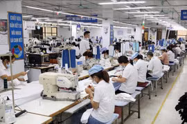 Workers at a garment factory exporting goods in Garco 10 (Hanoi). (Photo: VNA)