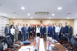 Participants at the meeting (Photo: moit.gov.vn)