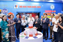 National Assembly Chairman Tran Thanh Man visits the exhibition booth of the Vietnam Journalists’ Association at the National Press Festival 2026 in Hai Phong on June 21, 2026. (Photo: VNA)