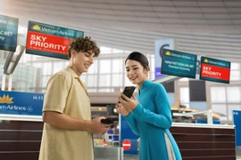 Vietnam Airlines advises passengers to review lithium battery transport regulations before their flights to ensure safety. - Illustrative image (Photo: VNA) 