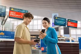 Vietnam Airlines advises passengers to review lithium battery transport regulations before their flights to ensure safety. - Illustrative image (Photo: VNA) 