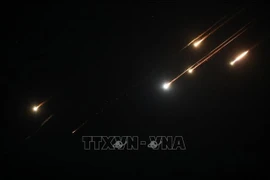 An Iranian missile is launched at the city of Hebron, in the southern West Bank on the evening of June 14, 2025. (Photo: Xinhua/VNA)