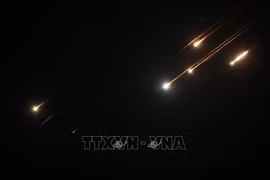 An Iranian missile is launched at the city of Hebron, in the southern West Bank on the evening of June 14, 2025. (Photo: Xinhua/VNA)