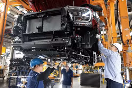 Welding line for passenger car frames at Ford Hai Duong Factory (Photo: VNA)