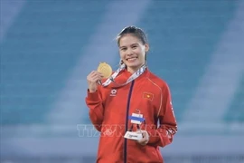 Nguyen Thi Ngoc secures a gold medal in the women’s 400m final on December 12, 2025. (Photo: VNA)