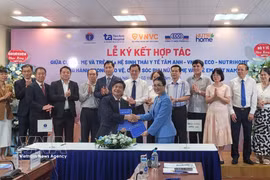 The MoU signing ceremony on June 3 (Photo: VNA)