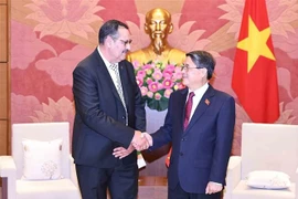National Assembly Vice Chairman Nguyen Duc Hai (R) welcomes Chairman of the Algeria-Vietnam Friendship Parliamentarians’ Group Salah Djegloul (Photo: VNA)