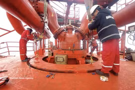 Workers of PTSC Thanh Hoa check the system for crude oil imports. Vietnam saw strong increase in fuel imports in the first two months of this year. (Photo" VNA)